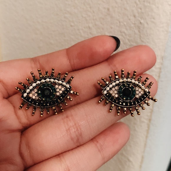 Eye beaded statement earrings with eyelashes - Picture 2 of 4